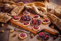 Jigsaw Puzzle Berry tartlets
