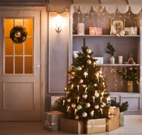Слагалица Christmas tree at the door