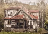 Слагалица Abandoned house
