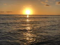 Zagadka Sunset over ocean