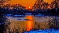 Zagadka Sunset over the lake