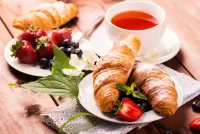 Zagadka Breakfast with strawberries