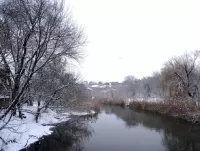 Пазл Зимняя река в городе