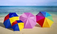 Rätsel Umbrellas on the sand