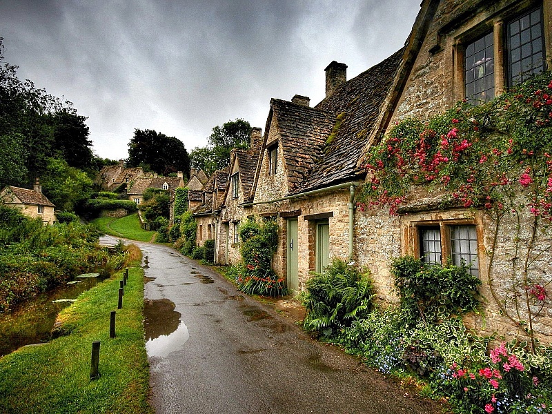 England post. Bibury Village. Котсуолдс Великобритания. Ирландия пригород. Англия деревня Истон.