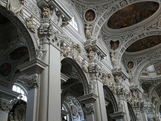 Пазл «Интерьер собора»
