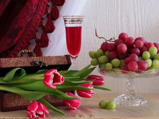 Пазл «Тюльпаны и виноград»