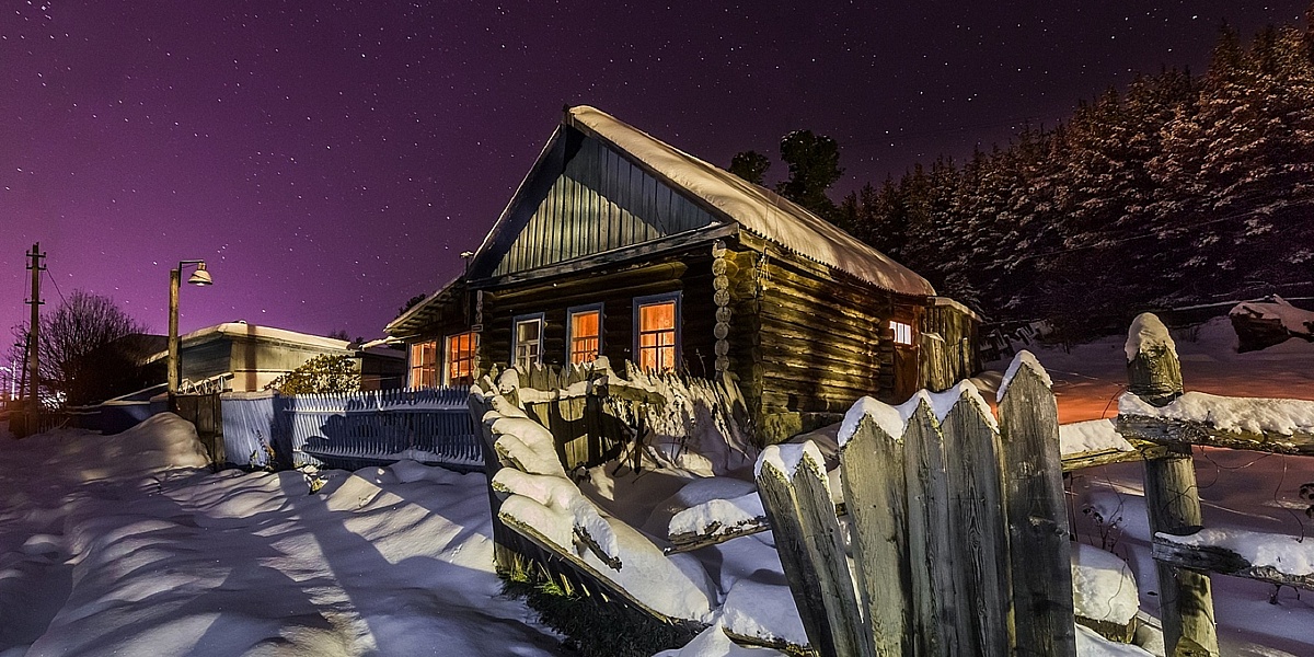 домик в деревне зимой